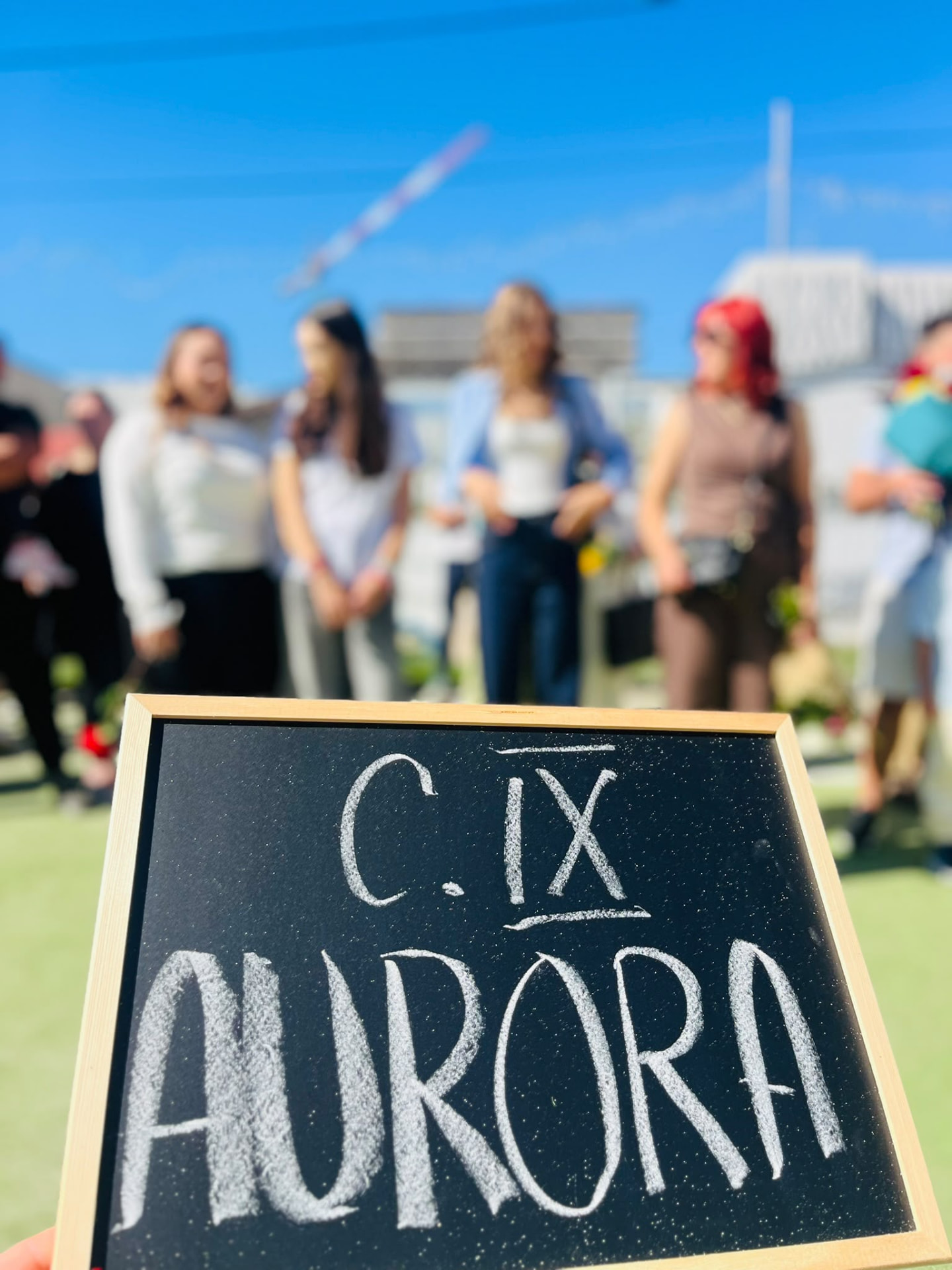 Tablă cu inscripția C. IX Aurora, numele primei clase de liceu